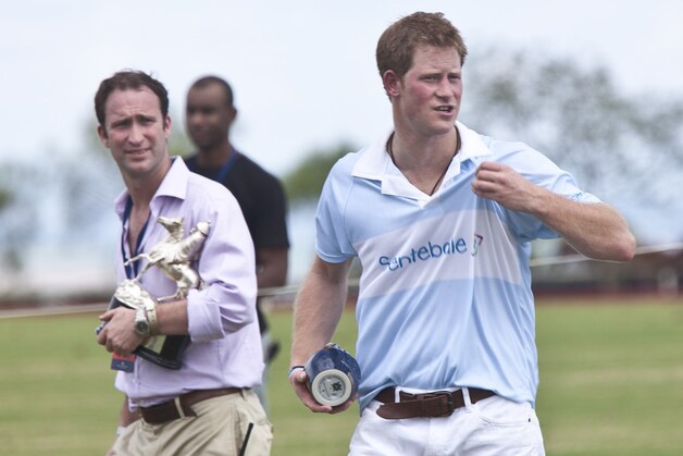 Prins Harry bij een polomatch in Sao Paulo in Brazilië.
