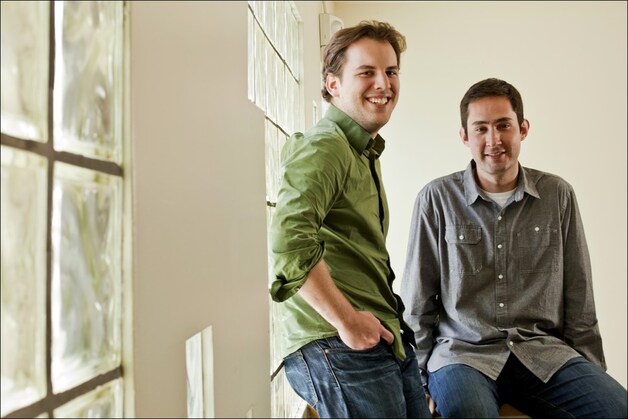 De twee oprichters van Instagram: Mike Krieger (L) en Kevin Systrom (R).