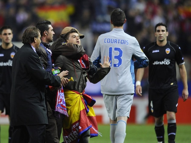 Courtois moest zich twee keer omdraaien.