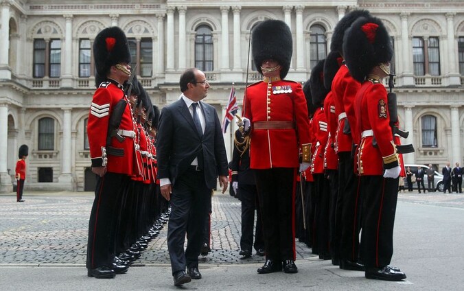 Voor alle duidelijkheid: Hollande is wel degelijk vijf centimeter groter dan Sarkozy.
