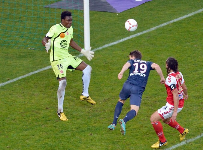 Kevin Gameiro kopt de winning-goal binnen voor PSG.