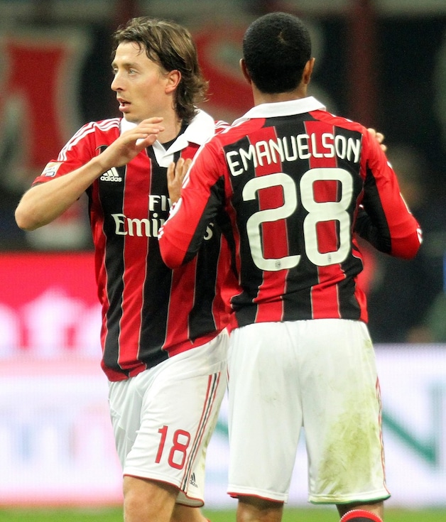 Montolivo en Emanuelson waren trefzeker voor Milan.