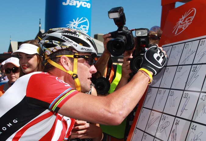 Armstrong tekende in 2011 nog het startbord van de Tour Down Under