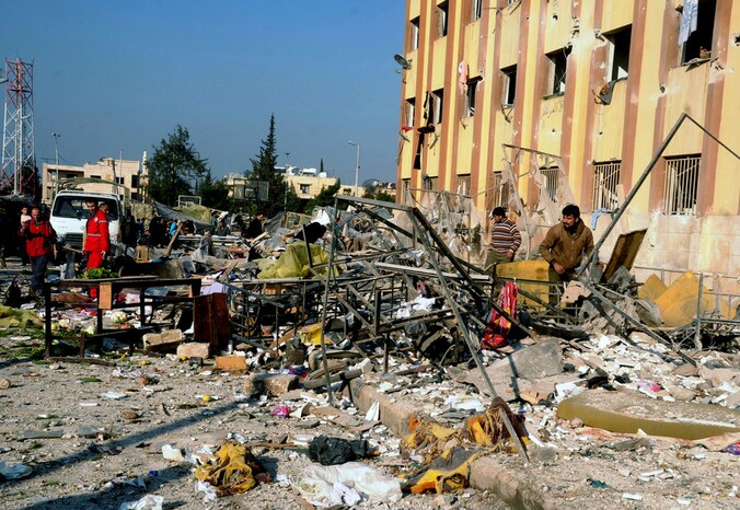 Gisteren kwamen bij explosies op de universiteit van Aleppo 87 mensen om het leven en raakten meer dan 160 mensen gewond.