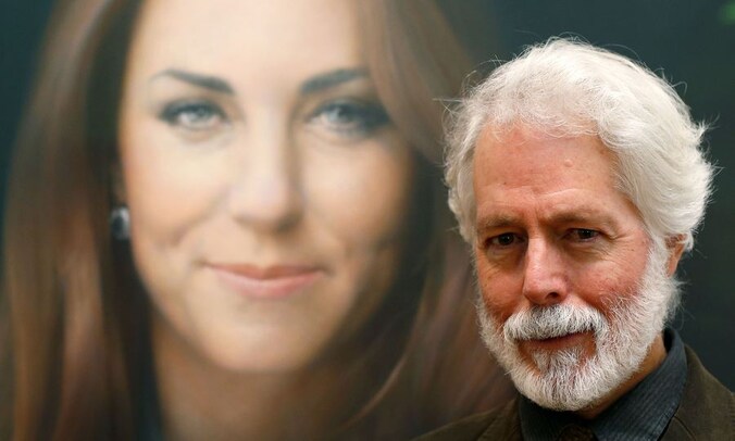 Paul Emsley voor zijn portret van prins Williams echtgenote.