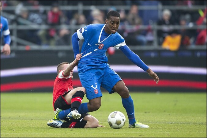 Leroy Fer met Twente in de topper van afgelopen zondag tegen Feyenoord.
