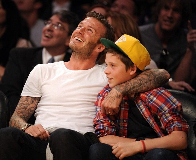 David met zoon Brooklyn tijdens een wedstrijd van de LA Lakers.