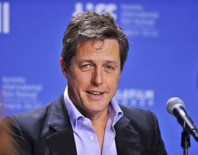 Onder meer Hugh Grant (foto), zanger James Blunt en Sarah Ferguson kregen een schadevergoeding.