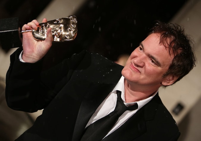 Quentin Tarantino met zijn BAFTA Award voor 'Beste scenario', die hij gisteren kreeg voor 'Django Unchained'.