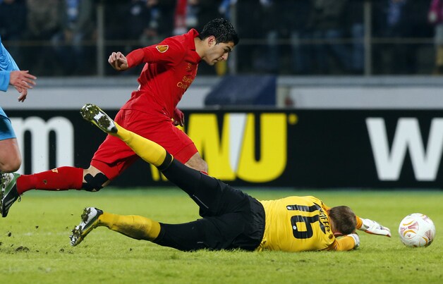 Malafeev voorkwam dat Suarez de fout van Lombaerts afstrafte.