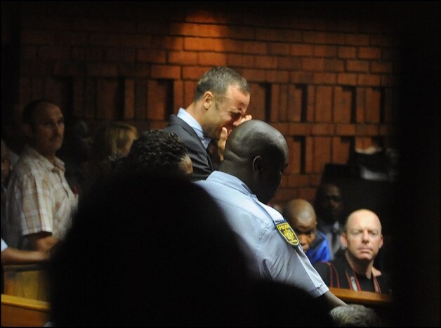 In de rechtbank barstte Pistorius in tranen uit.