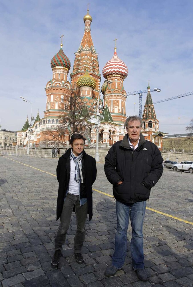 Jeremy Clarkson en Richard Hammond in Moskou voor de tv-reeks Top Gear.
