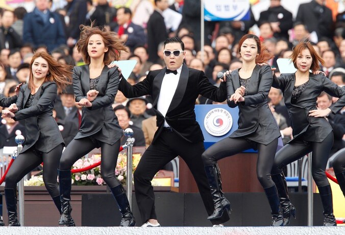 Psy op de inauguratie van de Zuid-Koreaanse president.