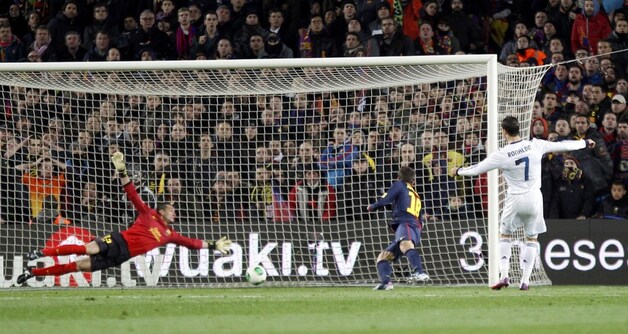 56': Ronaldo rondt een counter via Di Maria af.