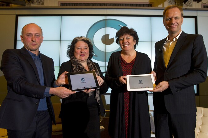 Philippe Bonamie (SBS Belgium), Sandra De Preter (vrt) mediaminister Ingrid Lieten en Peter Bossaert (VMMa) bij de lancering van Stievie.