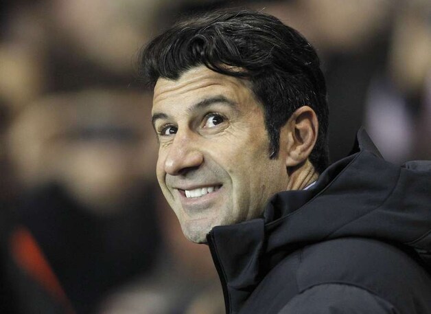 Luis Figo was een aandachtige toeschouwer op White Hart Lane.