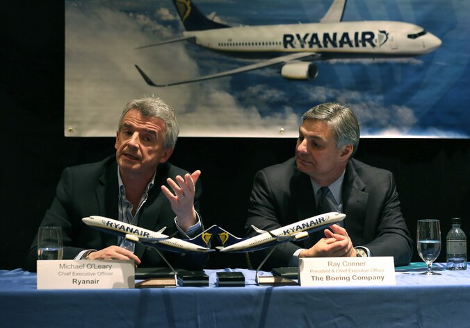 Ryanair-CEO Michael O'Leary (links) naar Boeing-CEO Ray Conner