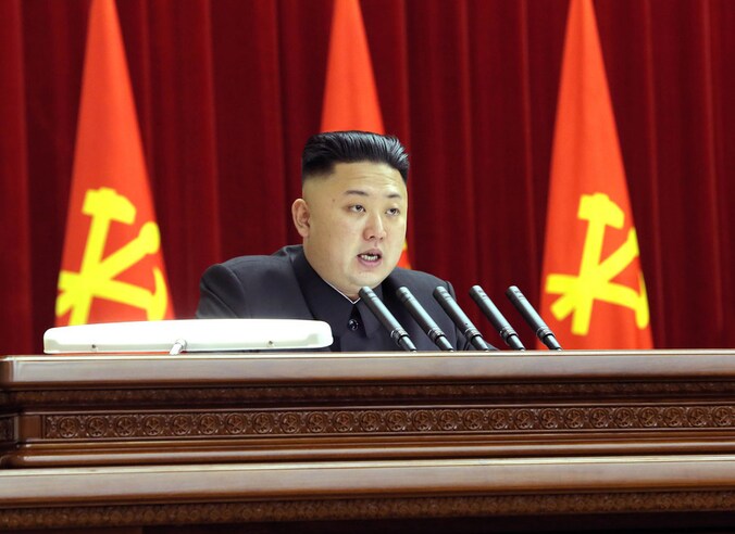Kim Jong-un zondag tijdens het houden van zijn toespraak.