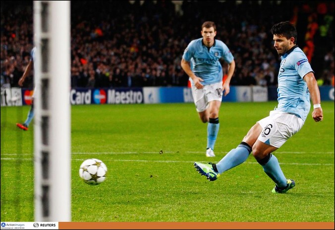 Aguero trapt de 1-1 vanop elf meter binnen.