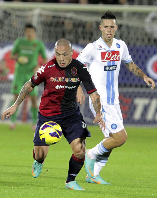 Radja Nainggolan speelde de hele match bij Cagliari.