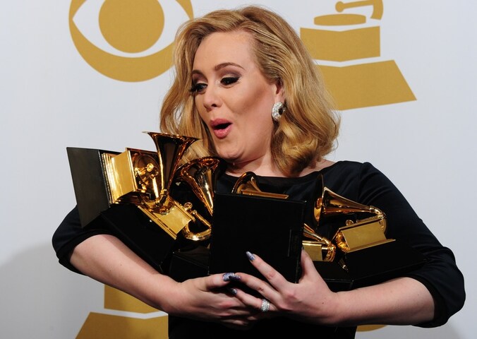 In februari ging Adele met maar liefst 6 Grammy's aan de haal.