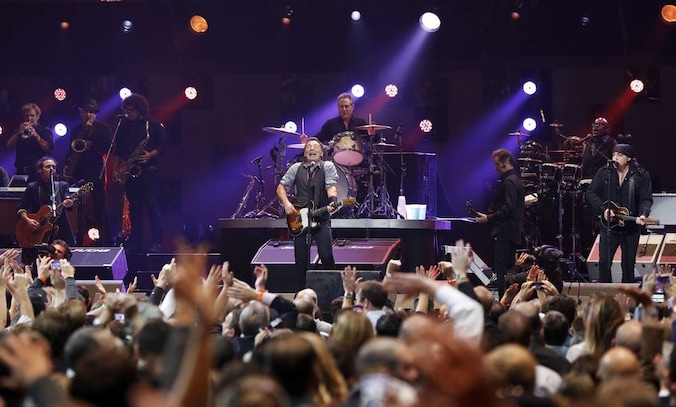 Bruce Springsteen zette meteen de toon.