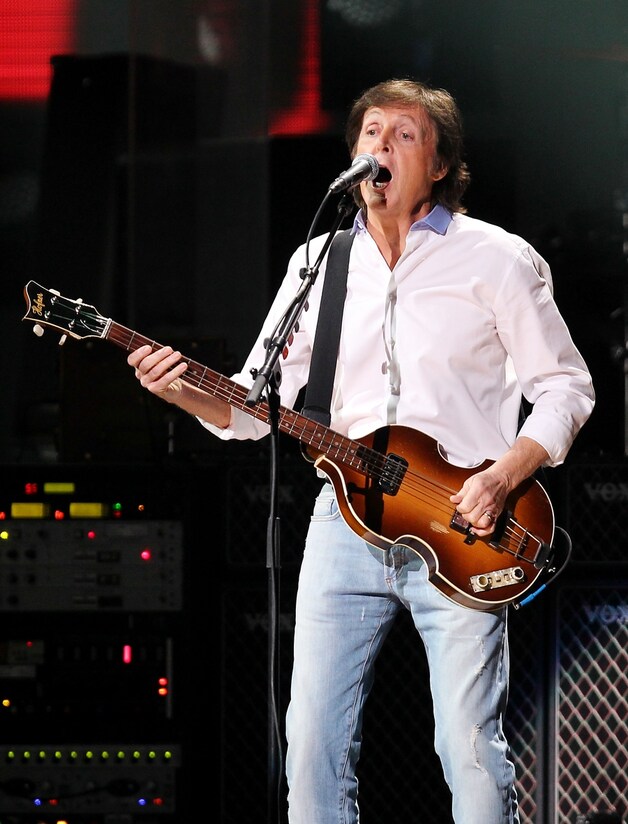 Ook Paul McCartney kwam een setje meespelen.