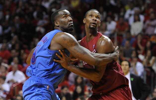 Chris Bosh (r) vs Kendrick Perkins.