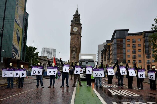 Een Free Bradley Manning-protest bij de G8 in Belfast.
