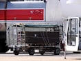 De kist met het stoffelijk overschot van James Gandolfini zondag op de luchthaven Fiumicino in Rome.