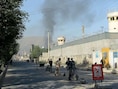 Afghaanse veiligheidstroepen dinsdagochtend in Kabul bij het door talibanstrijders onder vuur genomen presidentiële paleis.