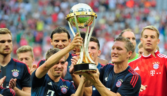 Bayern München mocht na afloop de beker in de lucht steken