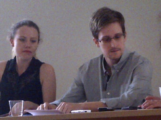 Edward Snowden tijdens een persconferentie in de luchthaven van Moskou.