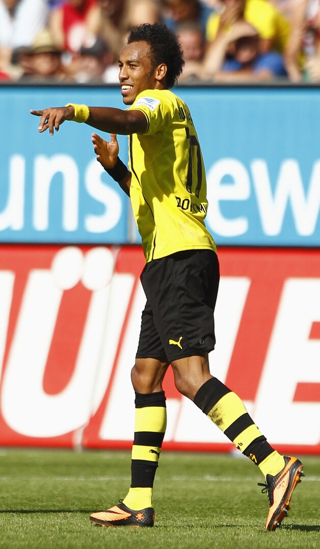 Aubameyang debuteerde met drie goals in de Bundesliga