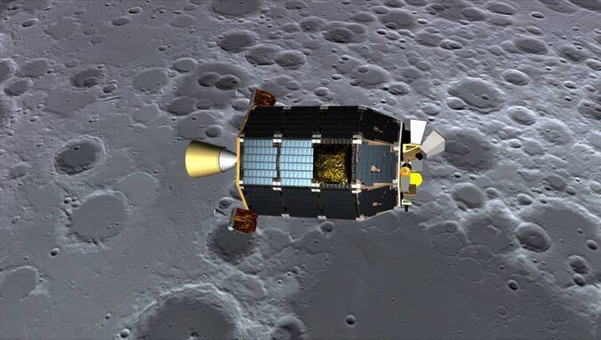 Een fotomontage van de Ladee in zijn baan om de maan.