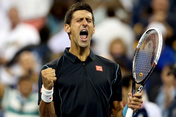 Novak Djokovic viert zijn overwinning in de kwartfinale van de US open.
