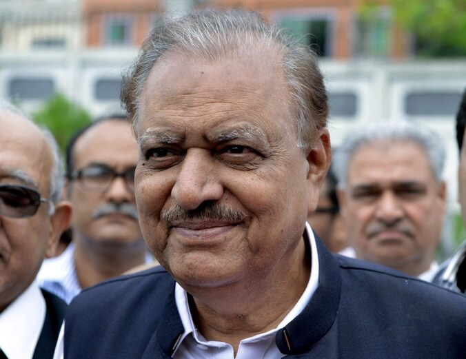 De Pakistaanse president  Mamnoon Hussain juicht de nieuwe fatwa toe.