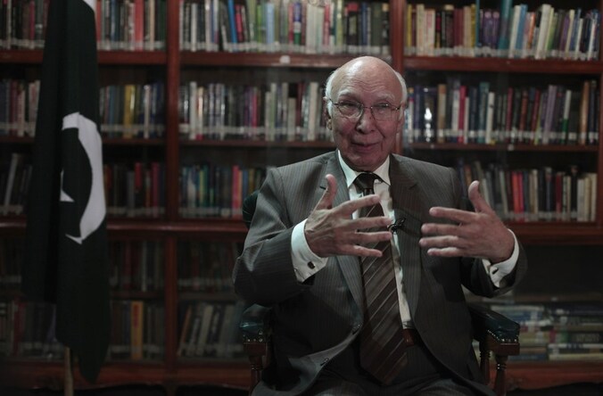 Pakistaanse minister van Buitenlandse Zaken Sartaj Aziz vertelt in een interview aan Reuters dat ze de voormalige nummer twee van de Afghaanse Taliban zullen vrijlaten.