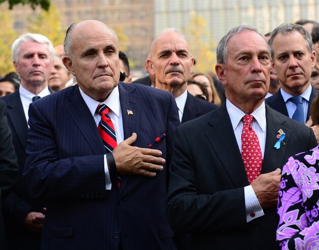 Voormalig burgemeester van New York Rudy Giuliani (links) en huidig burgemeester Michael Bloomberg.