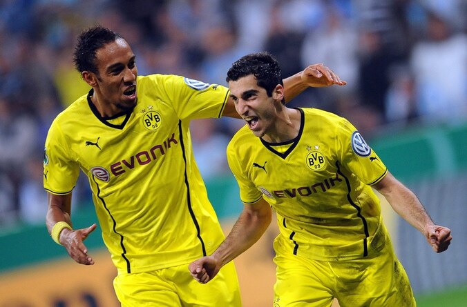 Henrikh Mkhitaryan (r) en Pierre-Emerick Aubameyang (l) scoorden de late goals.