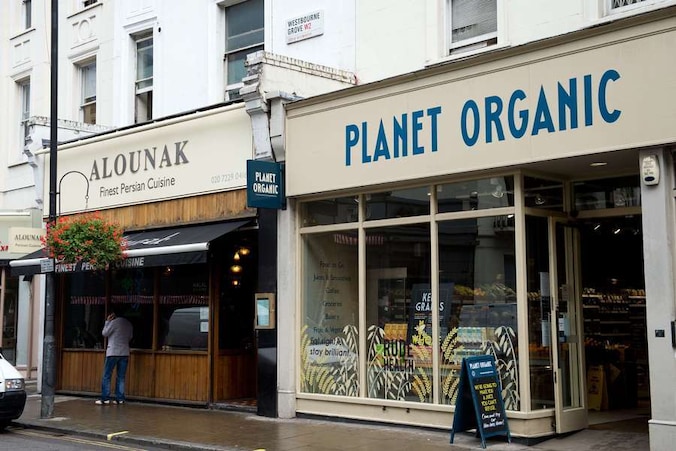 Een Perzisch restaurant in west-Londen, een van de plekken waar zondag een verdachte werd aangehouden.