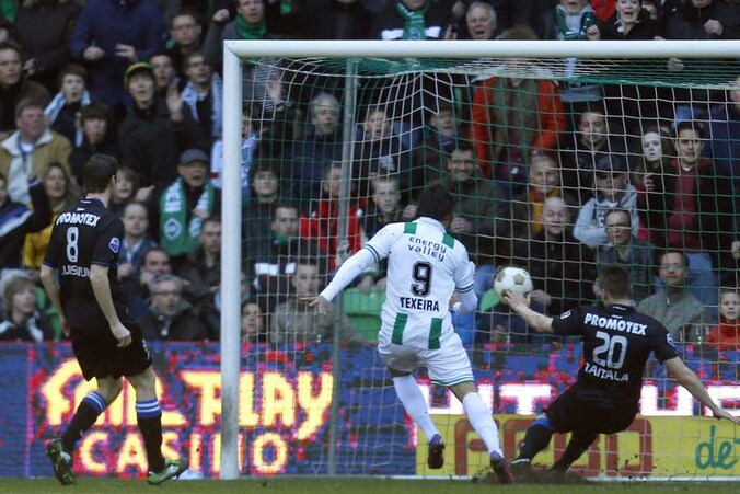 Raitala zette Groningen met een eigen doelpunt op weg naar de 3-1 overwinning.