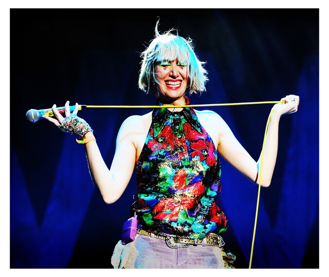 Karen O, frontvrouw van Yeah Yeah Yeahs, tijdens een optreden op het Amerikaanse muziekfestival Coachella afgelopen vrijdag.