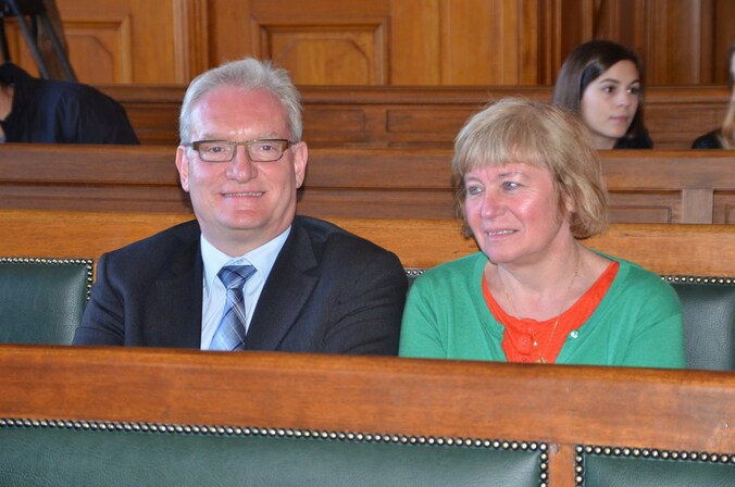Van Den Driessche eist 625.000 euro schadevergoeding.
