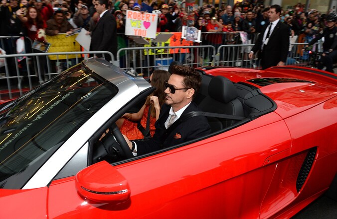 Hoofdrolspeler Robert Downey Jr. arriveert met zijn echtgenote Susan bij de galapremière van Iron Man 3, vorige week in Hollywood.