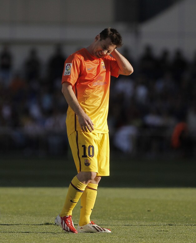 Lionel Messi moest met een nieuwe blessure naar de kant.