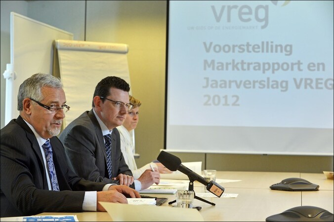 André Pictoel en Dirk Van Evervooren stellen het rapport voor.