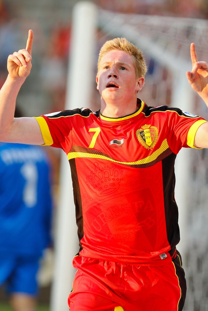 Kevin De Bruyne met de vingers in de lucht nadat hij vrijdag de 1-0 scoorde tegen Servië.