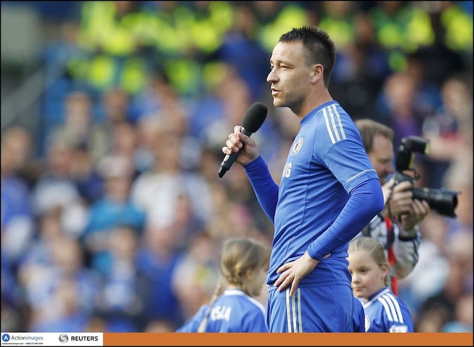 John Terry heeft het naar z'n zin bij de 'Blues'.