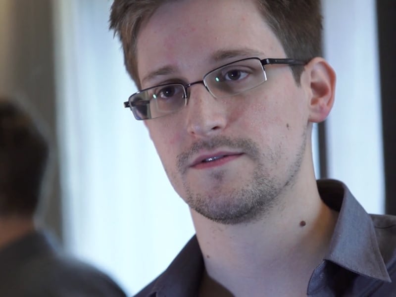 Edward Snowden op een zondag door The Guardian vrijgegeven foto